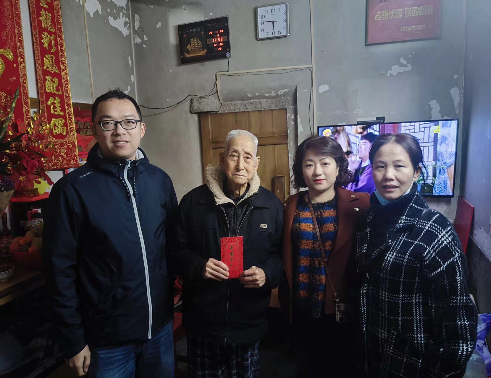 新春慰问送温暖 天寒情深暖人心.JPG