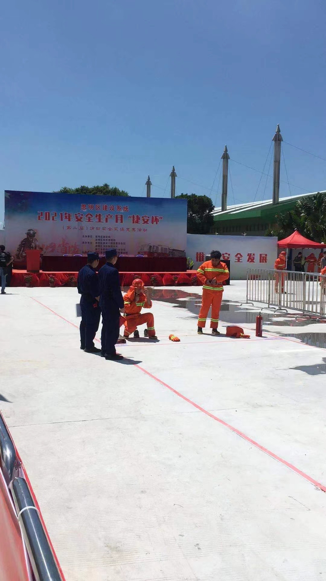 烈日鏖战练兵场 筑牢消防安全底线1.jpg